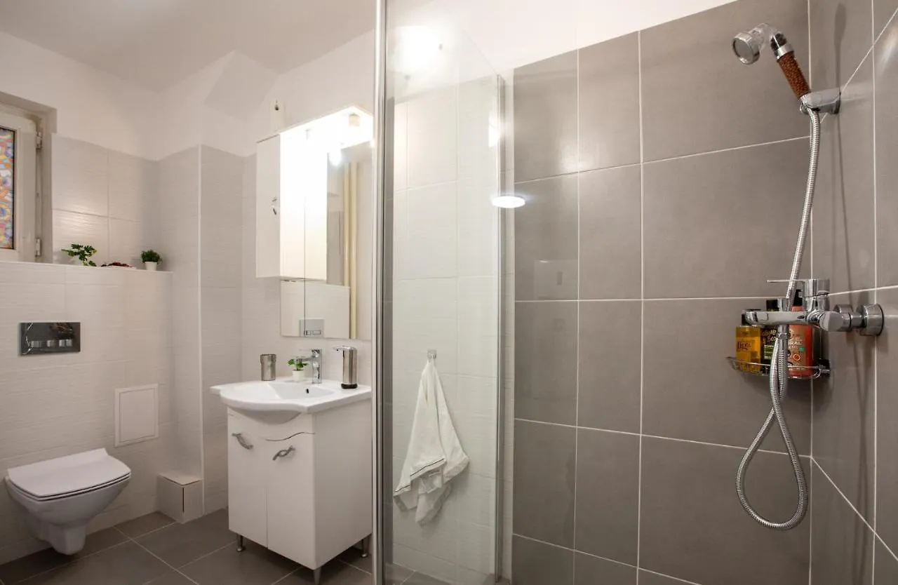 Aquarium Apartment Grivita Bucureşti 0*,